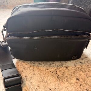 Lululemon 3l crossbody